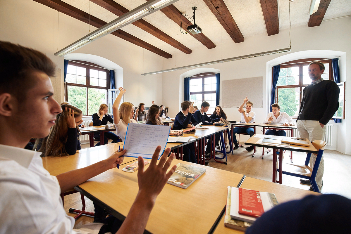 Обучение в пансионе. Schule Schloss Salem школа в Германии. Средняя старшая школа в Германии. Образование в Германии гимназия. Школьные классы в Германии.