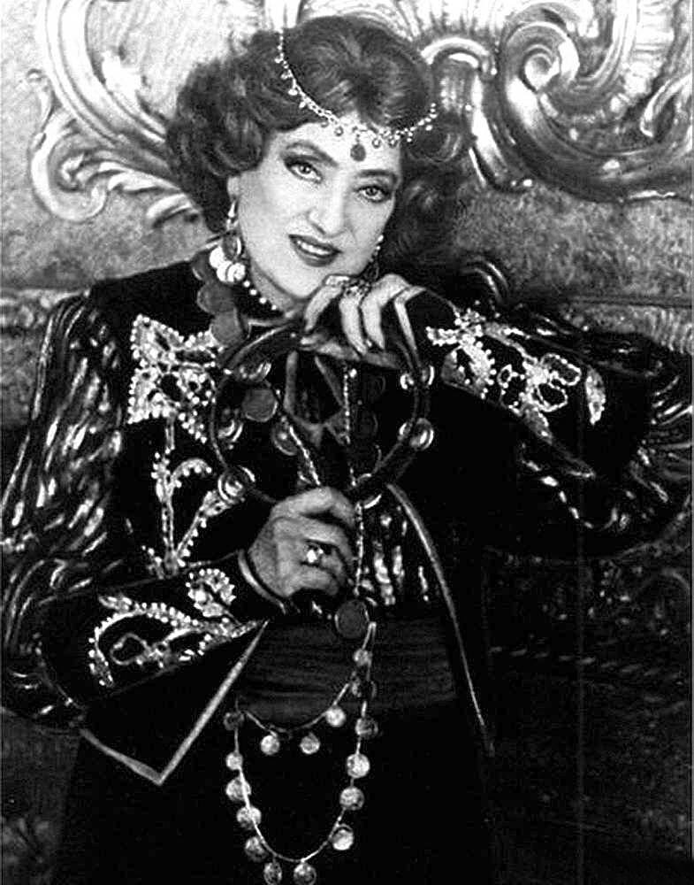 Алла Баянова.