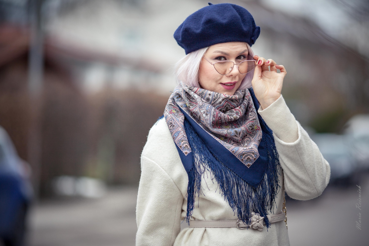 Как и с чем носить платки на голове зимой