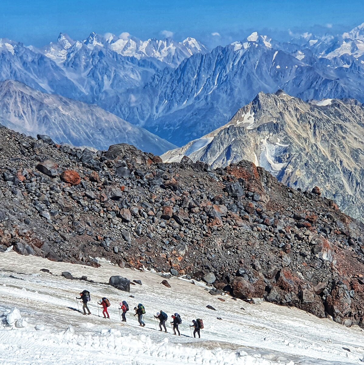 Мое любимое фото ) Муравьишки на фоне ГОРЫ