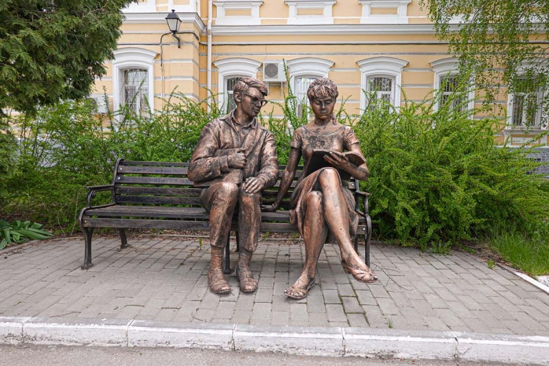 Памятник Шурику и Лиде в Рязани. Фото автора