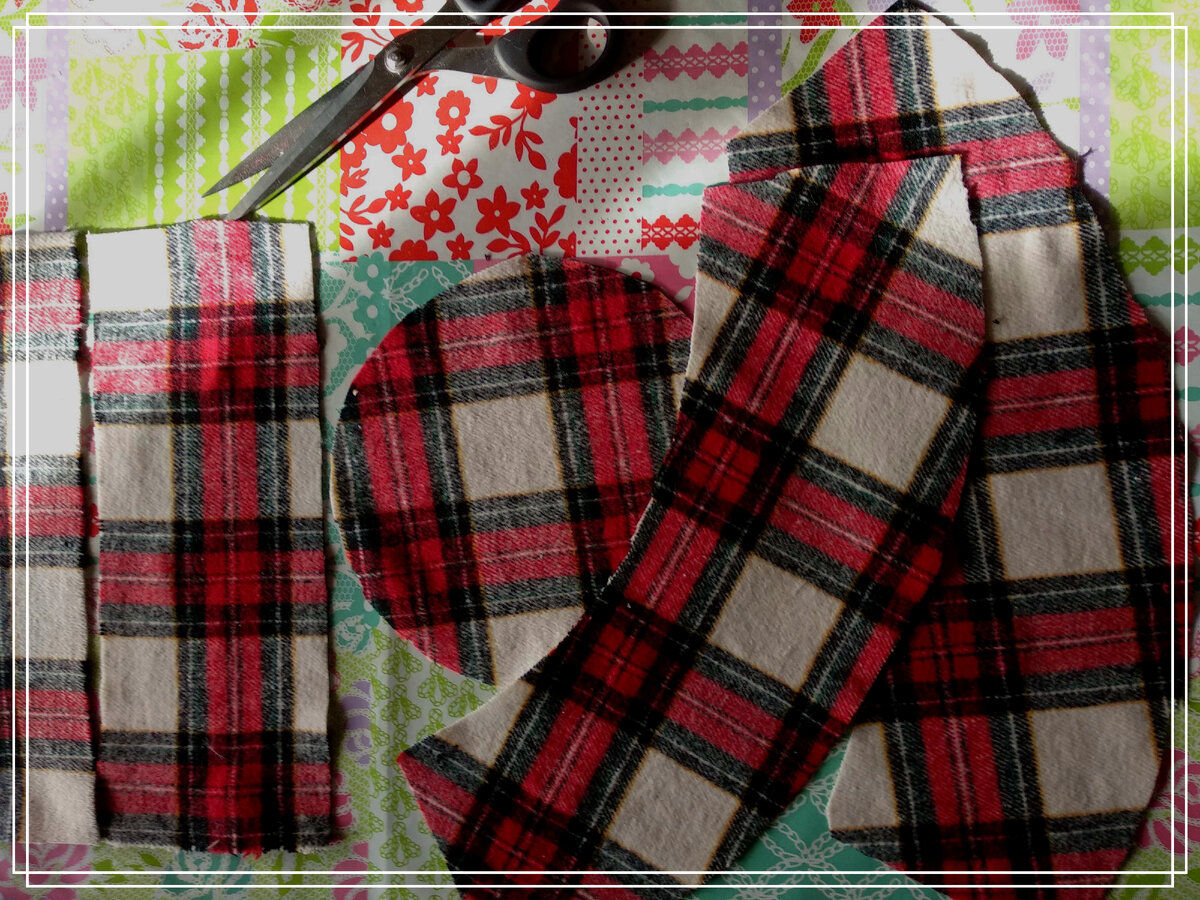 Это раскроенные детали сшитой мною шляпы. Ещё немного и она будет готова.