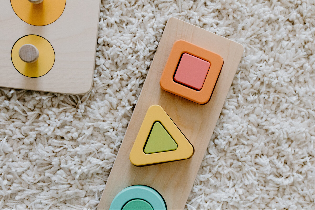 В этой статье я расскажу вам методики обучения ребёнка понятию цвета. Дам несколько советов родителям, с помощью которых они смогут более успешно и эффективно обучить ребёнка 👍🏻