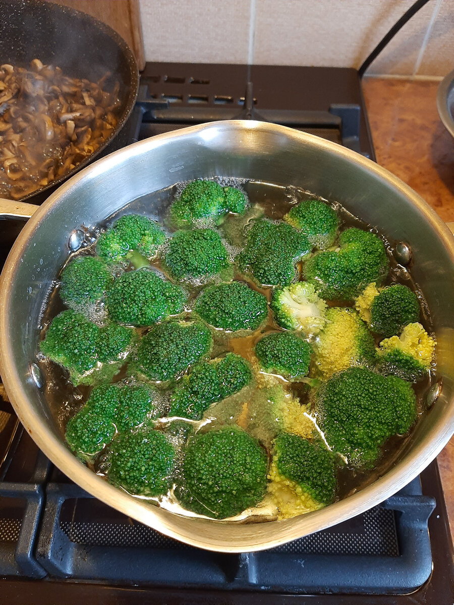 ✓Запеканка с курицей, грибами и брокколи. Изменив всего ОДИН  ингредиент🍅получаем блюдо с новым вкусом. | Взгляд из окна | Дзен