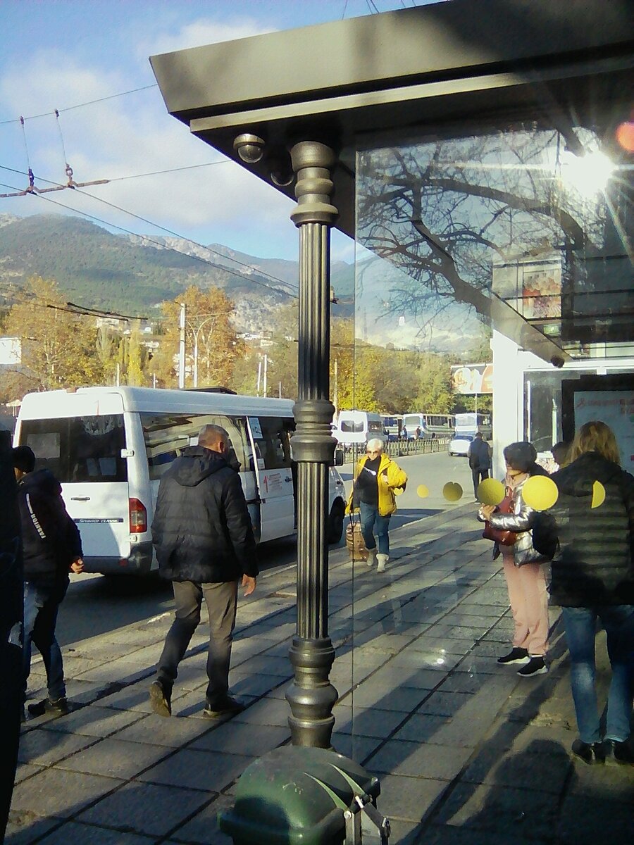 Остановка возле автовокзала.