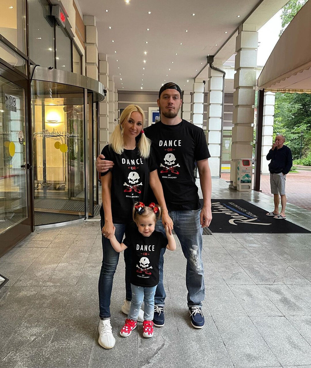 с мужем Игорем Макаровым и дочерью Машей