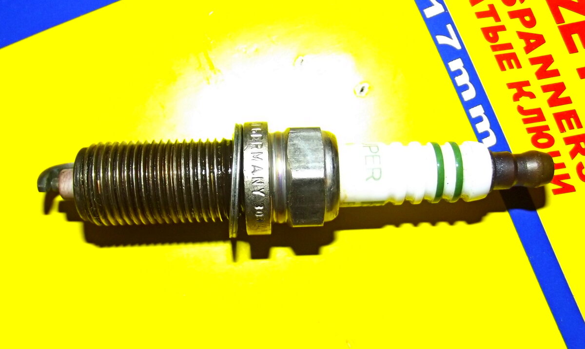 Свеча зажигания бензинового двигателя