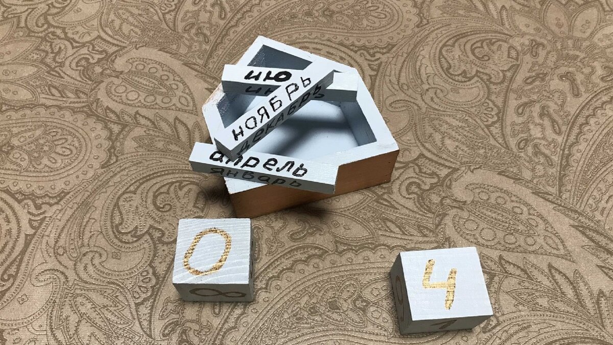 Календарь дни и месяцы, красим акриловой краской