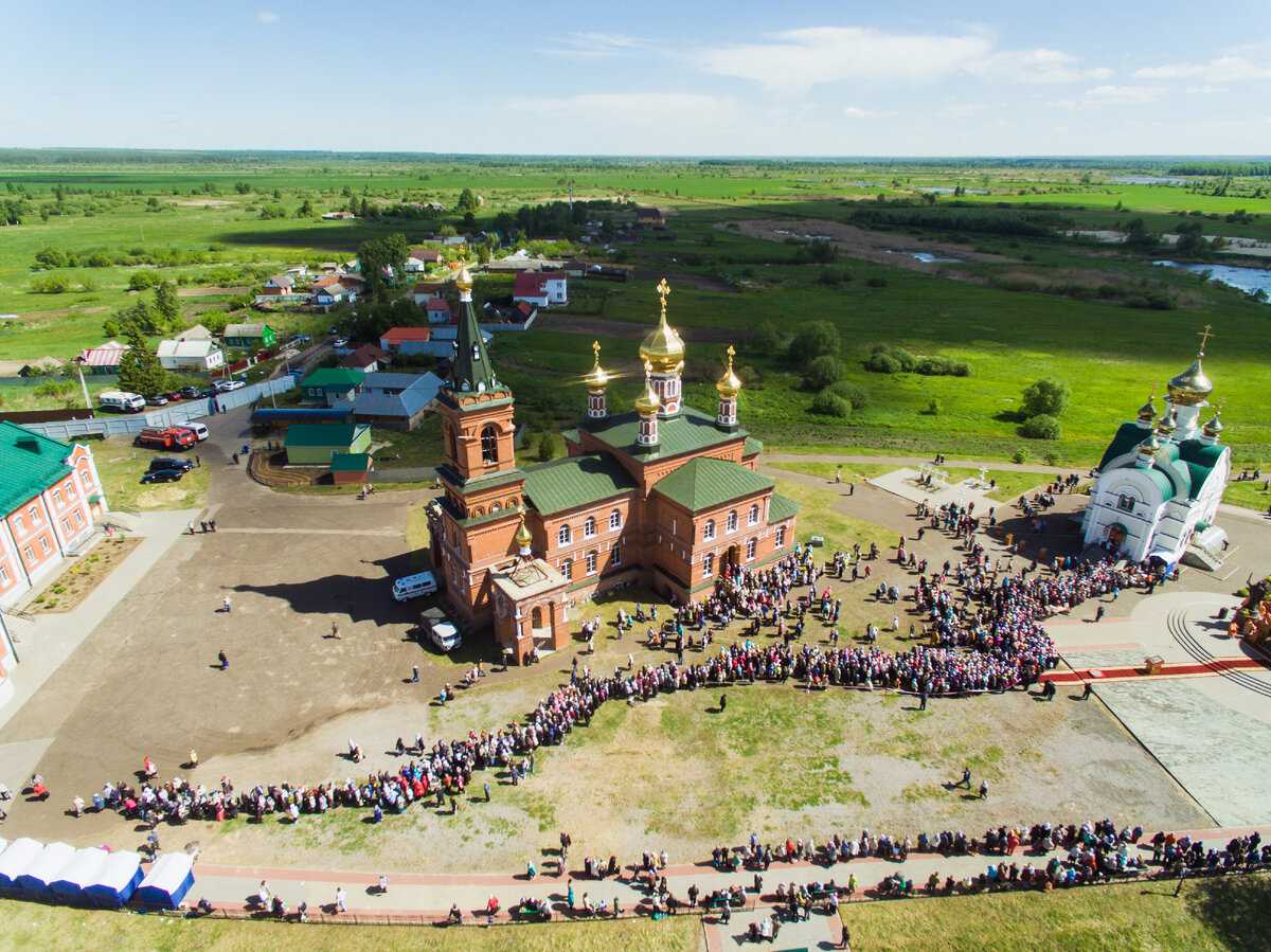 Погода в отъяссах сегодня. Мамонтова пустынь Тамбовская область. Мамонтова пустынь храм. Мамонтов пустынь монастырь Тамбовская область.