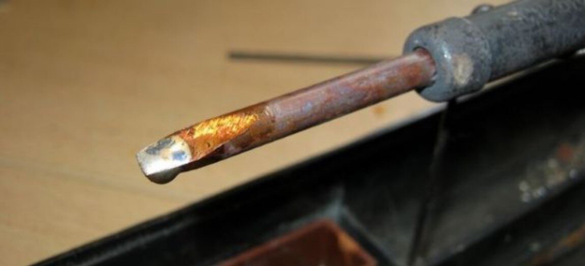 Поры в пайке. Как чистить жало паяльника. Припой который прилипает к паяльнику. Припой который прилипает к паяльнику. Жало паяльника чернеет не прилипает припой.