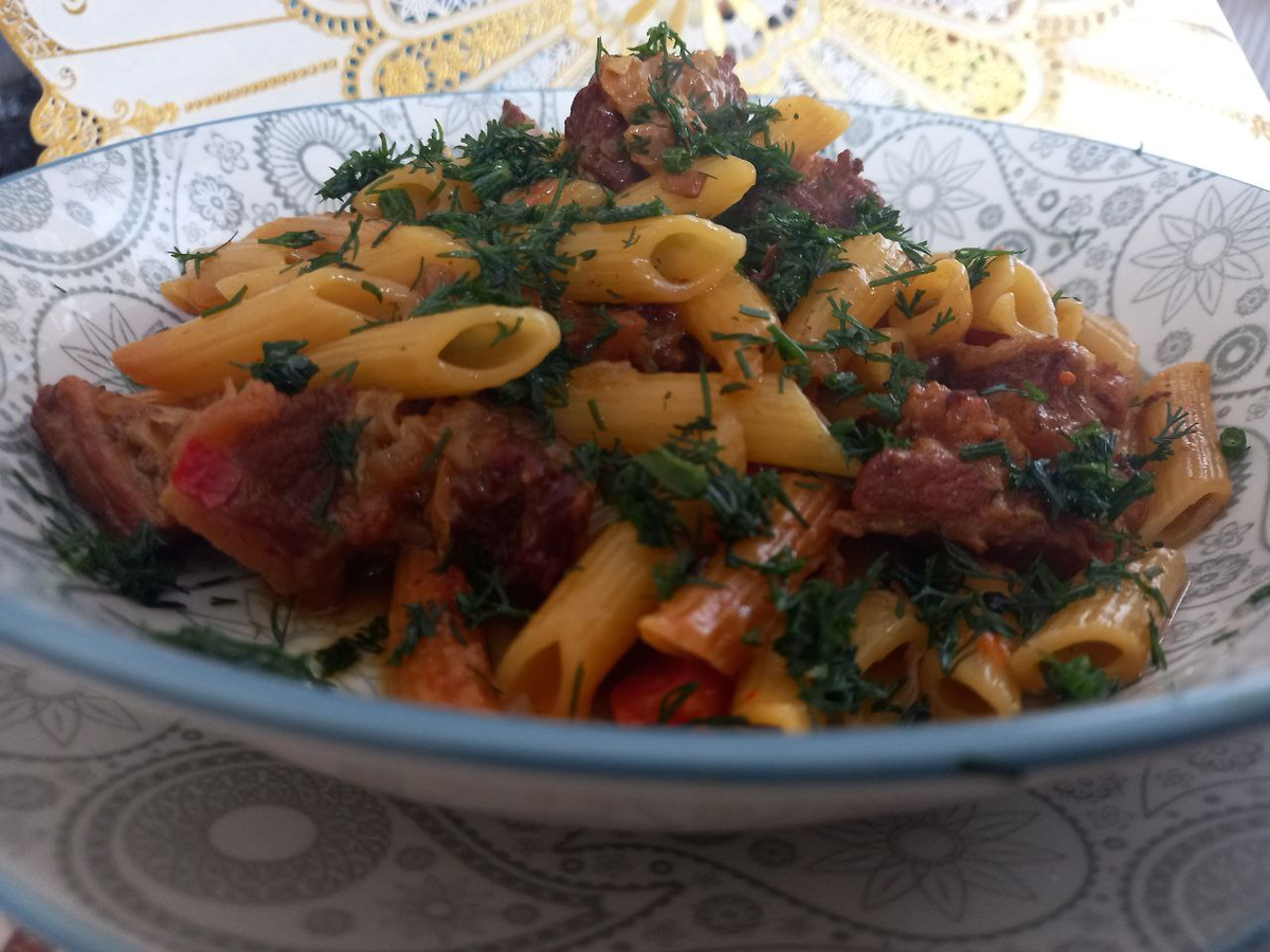 Для приготовления понадобится: подсолнечное масло, мясо у меня говядина( вы можете взять любое другое) нарезала  средние не большие кусочки
