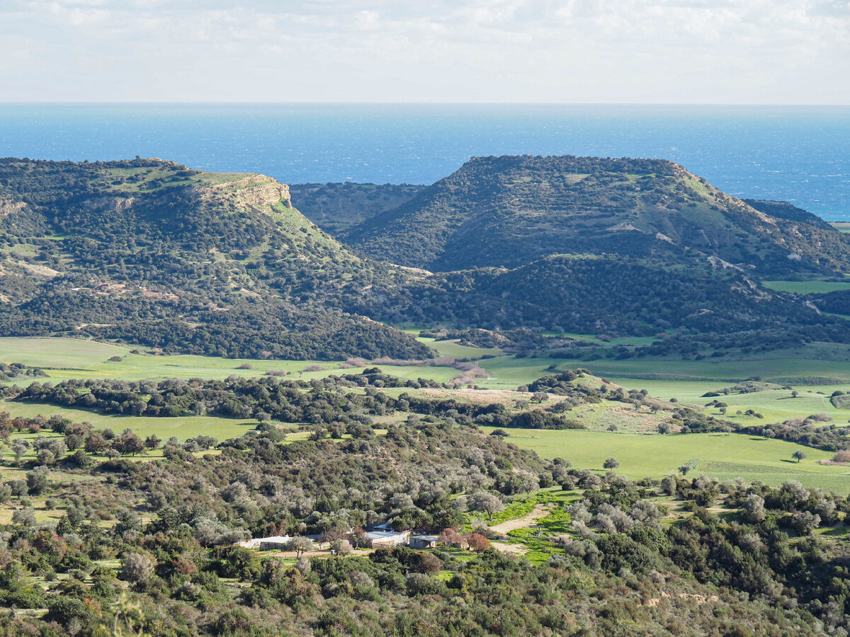 Карпасские горы в центральной части полуострова