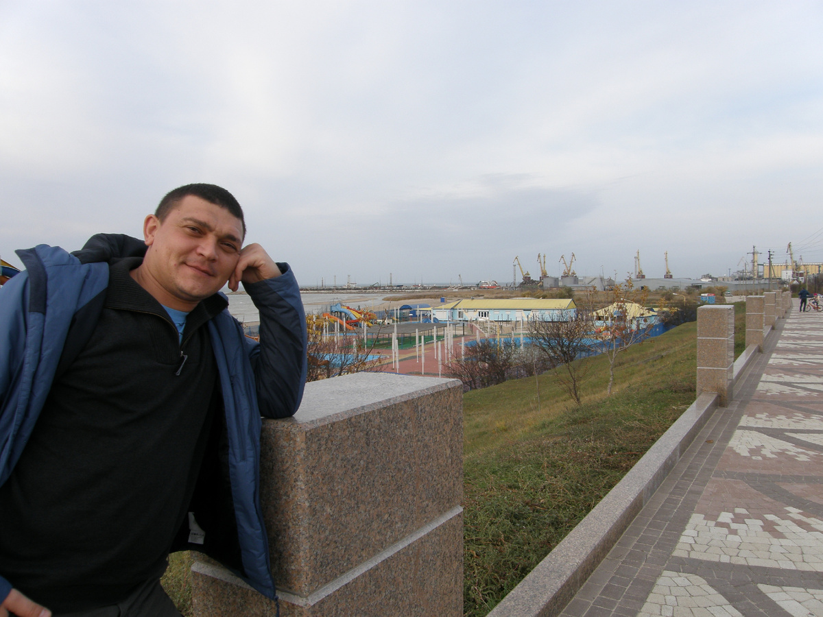 Набережная Ейска. На заднем плане коса, разделяющая Таганрогский залив и Ейский лиман 