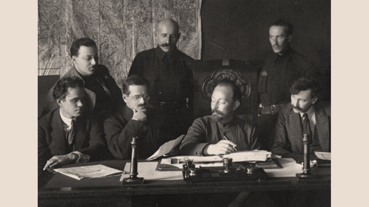 После вчк. Дзержинский председатель ВСНХ. Ф. Э. Дзержинский — председатель ВСНХ. Председатель ВЧК 1917. Дзержинский 1917.