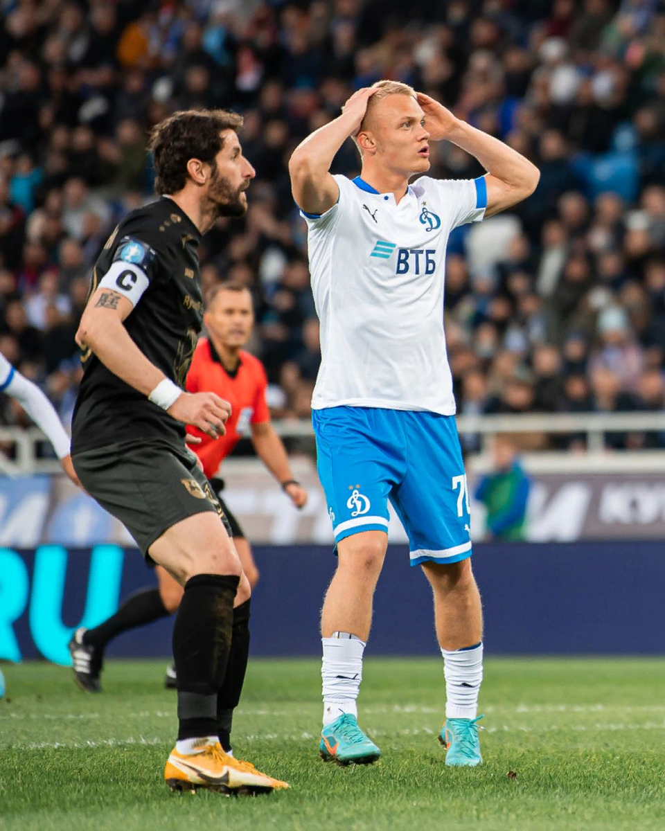 В этой игре с моментами у "Динамо" было не густо. Эмоции Тюкавина после попадания мяча в перекладину ворот "Балтики"