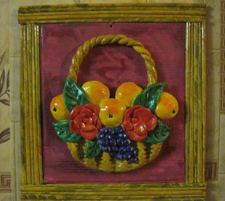 А здесь рамка из газетных трубочек