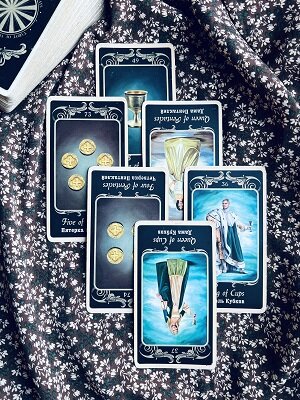 Расклад "Шёпот месяца" на колоде таро "12 Лучей"