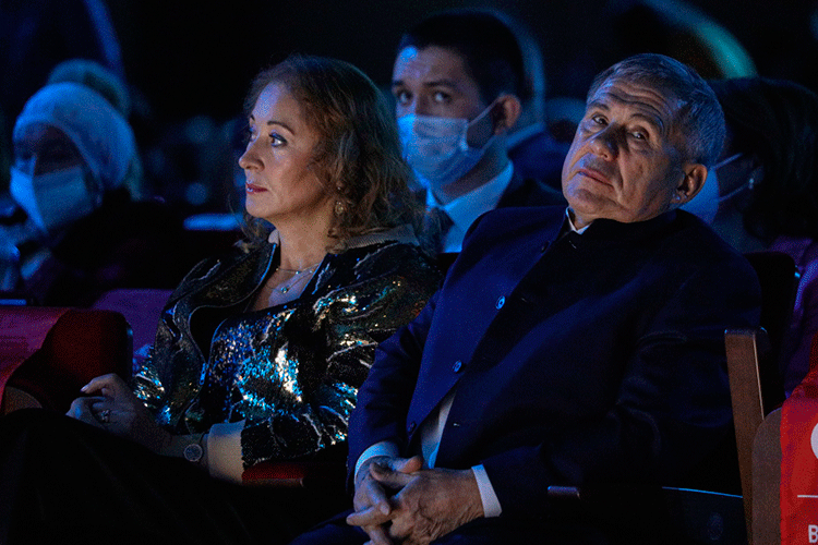 Президент Татарстана Рустам Минниханов и его супруга в прошлом году заработали 175,3 млн рублей. Из них доход главы республики составил только 8,6 млн рублей