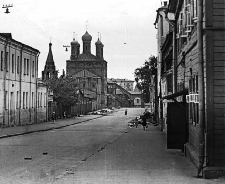 Вид на Крутицкое Подворье с 1-го Крутицкого переулка. 1965 год.