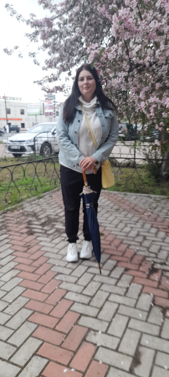 Это меня сын фотографировал. Называется возьми зонт - дождя не будет, а забыла зонт - к дождю.