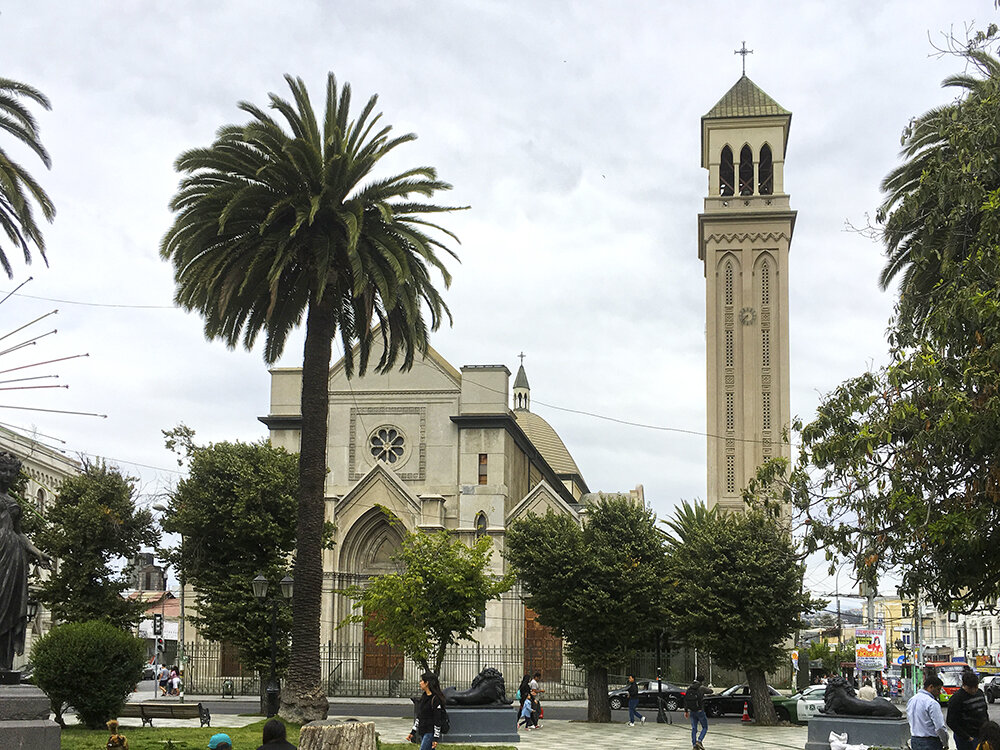 Улицы Вальпараисо. Фото автора. Листайте галерею, чтобы увидеть больше