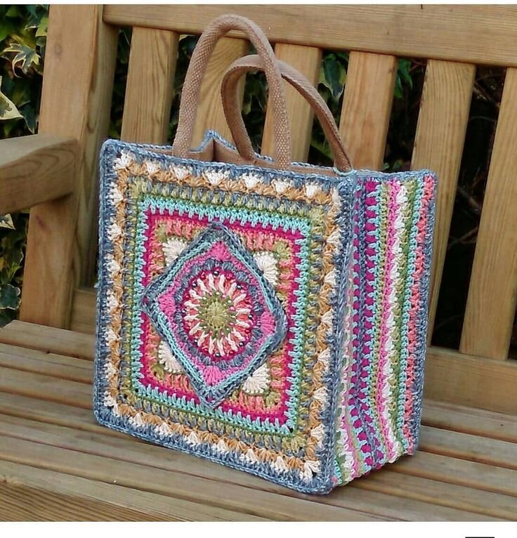 Сумка вязаная на основе БК и вышивки