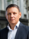 «Мы благодарны компании En+ Group за активную инициативную работу и системный подход в вопросах подготовки профессиональных кадров для нужд энергетики. В прошлом году из 24 студентов, которые подали заявки для участия в стипендиальной программе шесть студентов стали победителями, при этом четверо из них начали свое сотрудничество с компанией еще со школы, обучаясь по программе «Успешный абитуриент» в ИРНИТУ. Сегодня они продолжают свое становление в корпоративном учебно -исследовательском центре энергохолдинга, и, разумеется, начнут свою карьеру в En+ Group. Мы, как вуз-партнер готовы и дальше тесно сотрудничать с компанией».