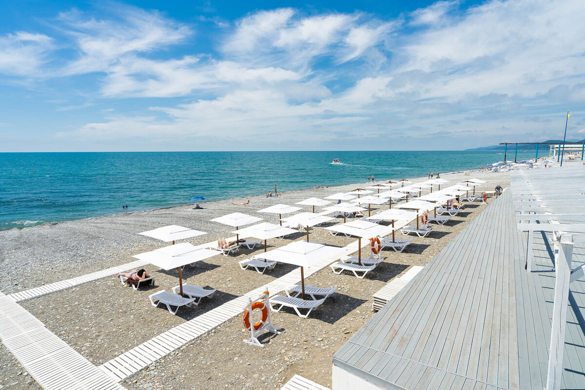 Пляж Лучезарный