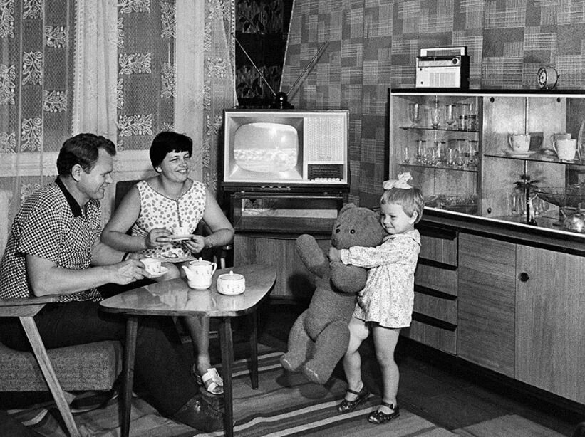 Обычная счастливая жизнь обычных счастливых людей в СССР (иллюстрация из открытых источников)