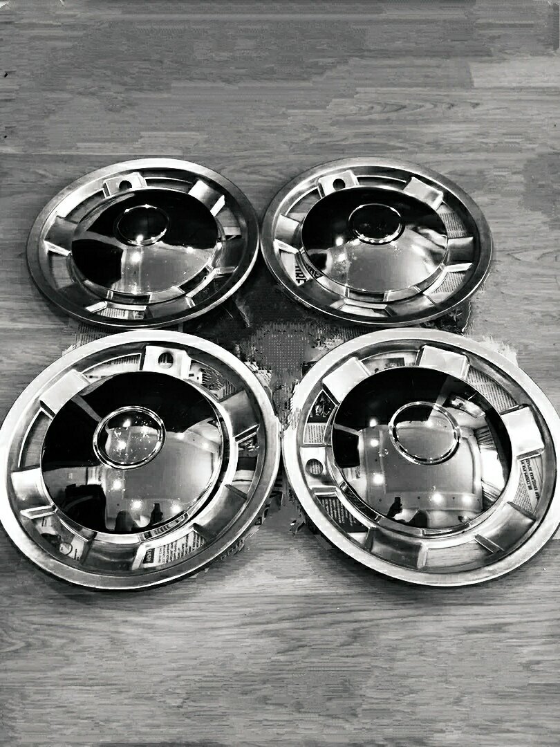 Декоративные накладки на переднее колесо от Москвича 412