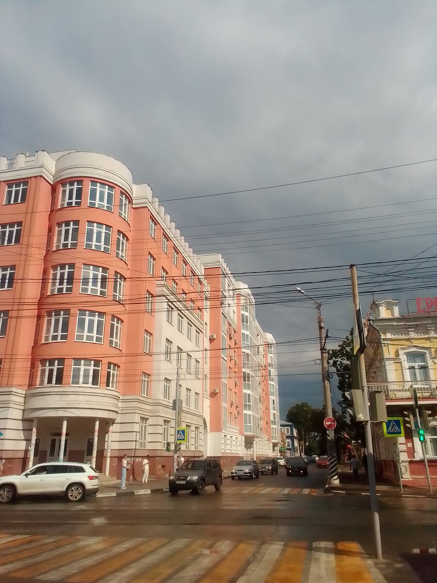 Дождь прошёл, гром гремит, гроза не утихает