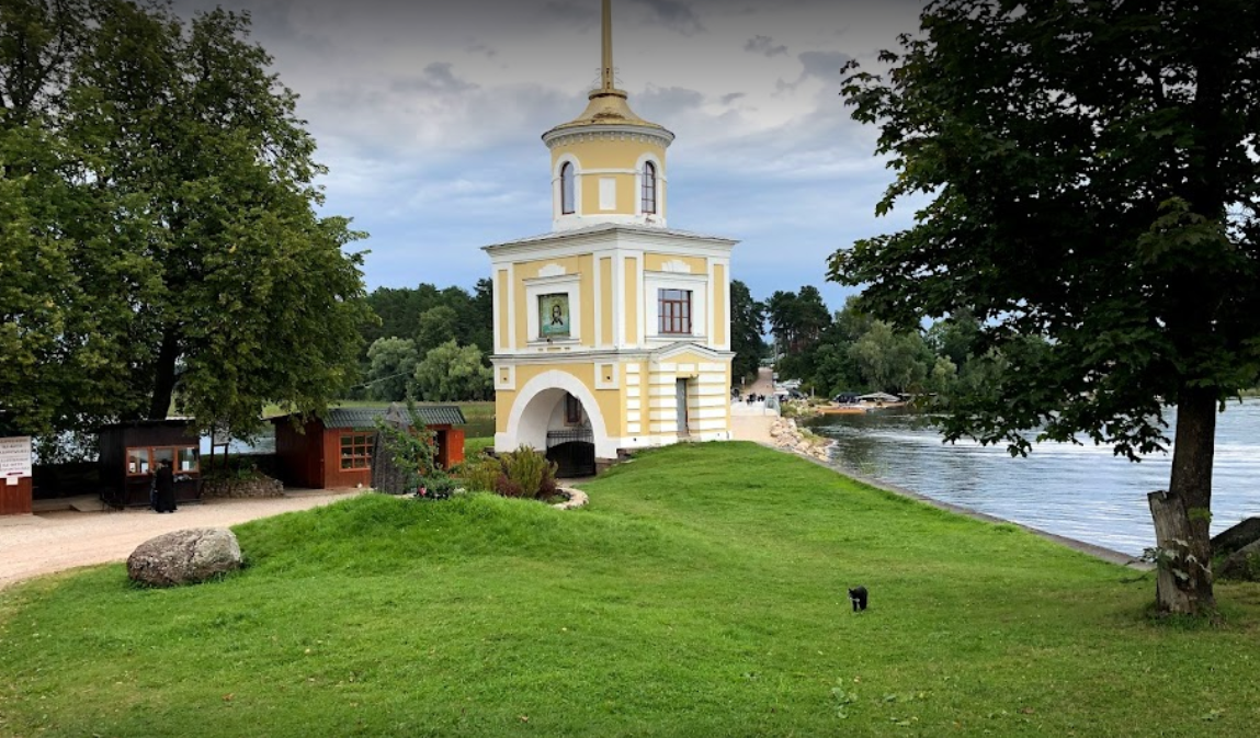 Монастырь на острове. 