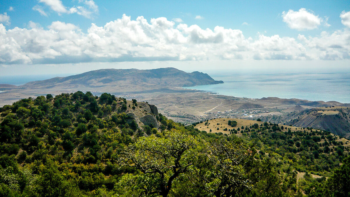 Капсельская долина и мыс Меганом. Вид с горы Ай-Георгий.