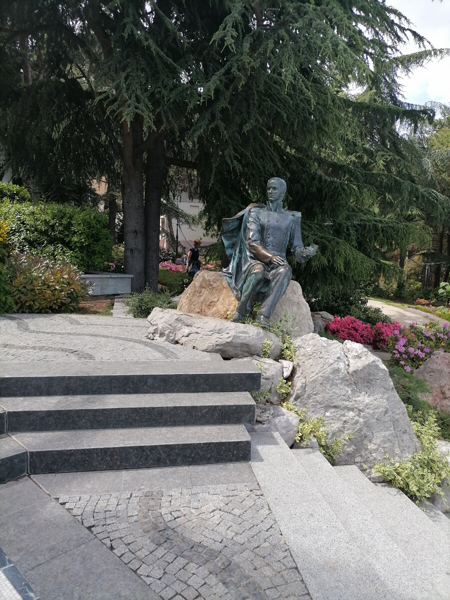 Памятник Н. Н. Раевскому. Фото автора 