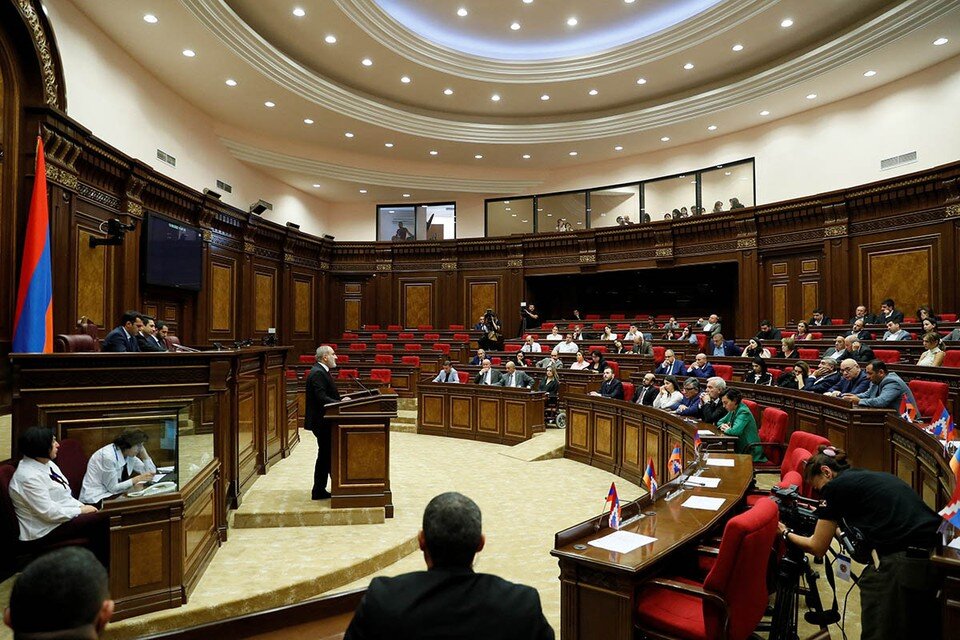     Днем 13 сентября Пашинян в парламенте республики называет предварительное число погибших с армянской стороны — 49 человек  REUTERS