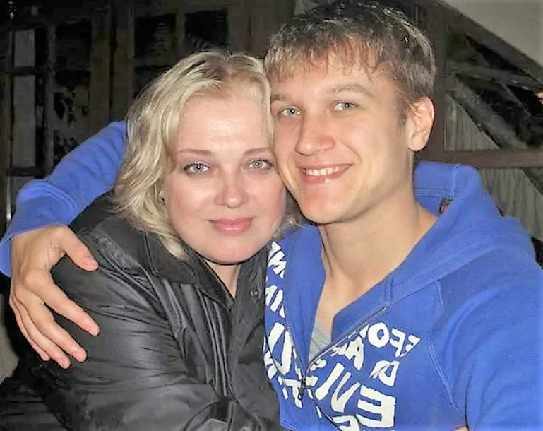 Простила измену супругу и через 20 лет развелась, воспитала талантливого сына. К