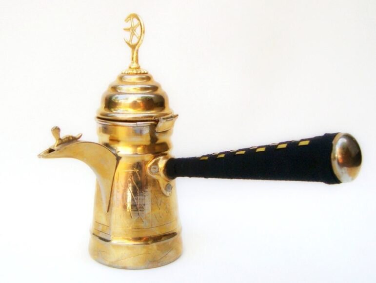 Посудина для варки кофе 6 букв. Сосуд для варки кофе. Кофейник далла. Ковшик для варки кофе. Ковшик для варки арабики 5 букв сканворд.