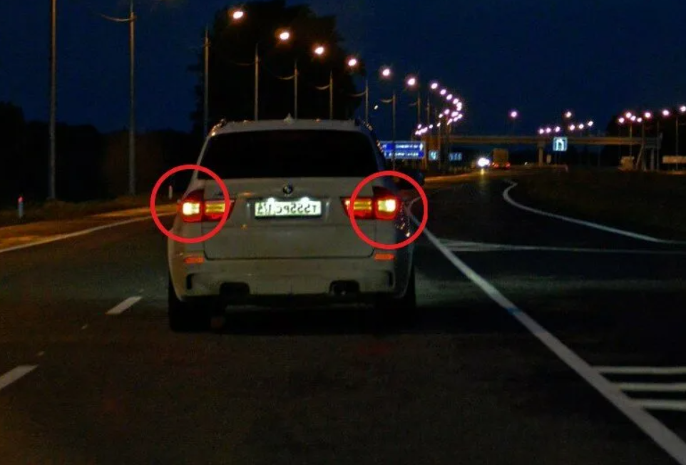 Моргание задними стоп сигналами