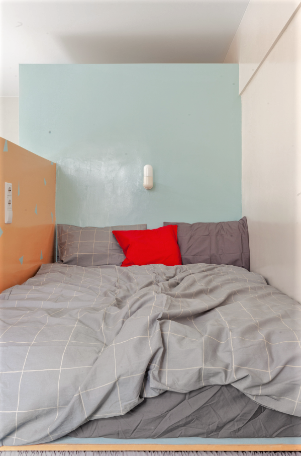 Родители купили квартиру площадью 17 кв. м своей дочери и сделали в ней ...