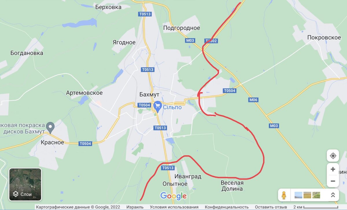 
Бахмут сложный и подготовленный город для обороны. Поэтому задача взять его в окружение и обрезать снабжение. К сожалению это сделать крайне сложно.