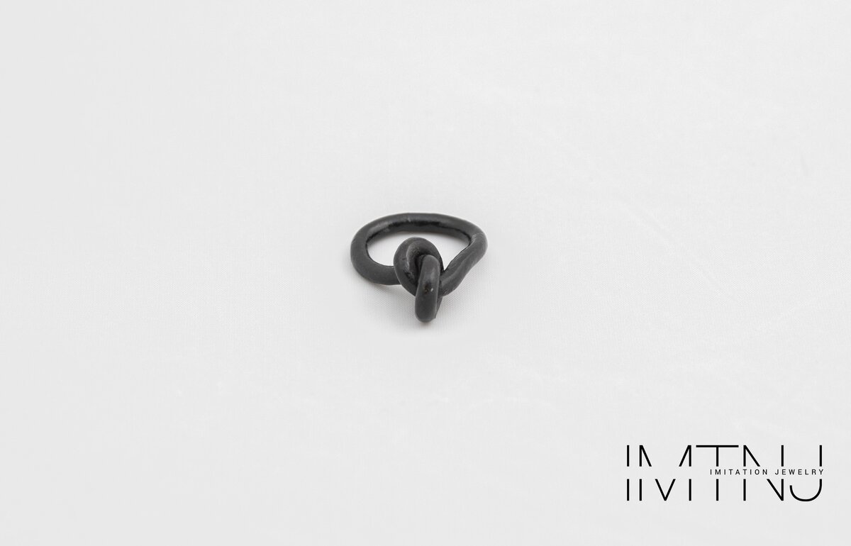 А заказать это кольцо можно где-то тут https://vk.com/market-214886012