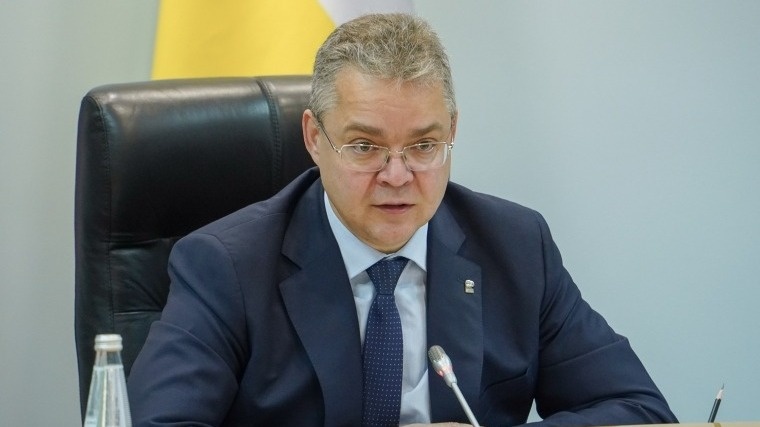     Президент Украины Владимир Зеленский ввел санкции против российских граждан, в числе которых оказался губернатор Ставропольского края Владимир Владимиров.