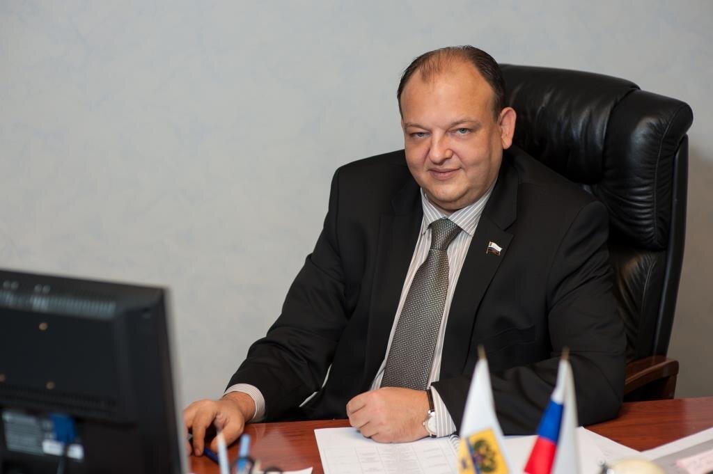    Депутаты Оренбургского горсовета приняли отставку Игоря Коровяковского Белов Михаил Александрович