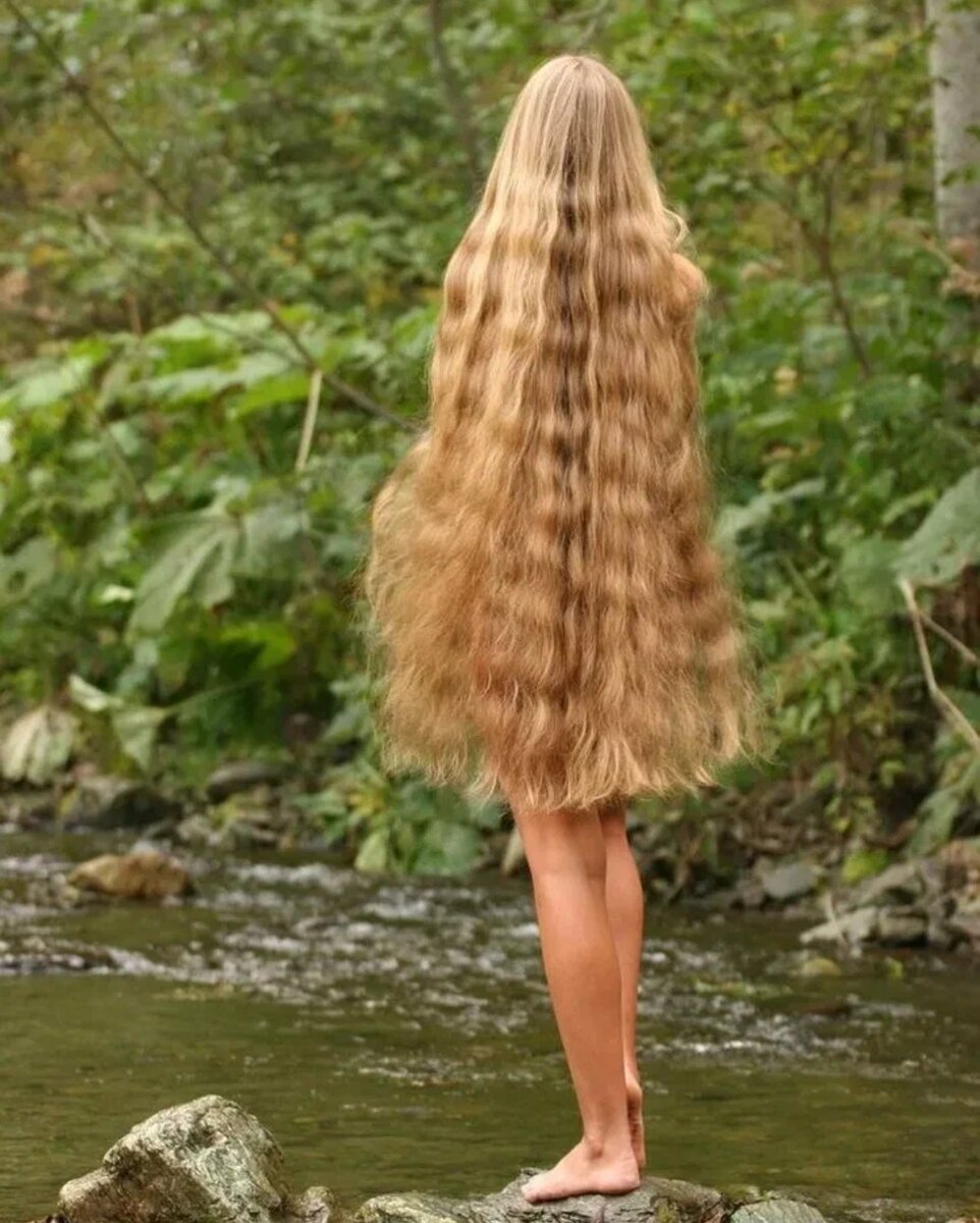 Длинные золотые волосы