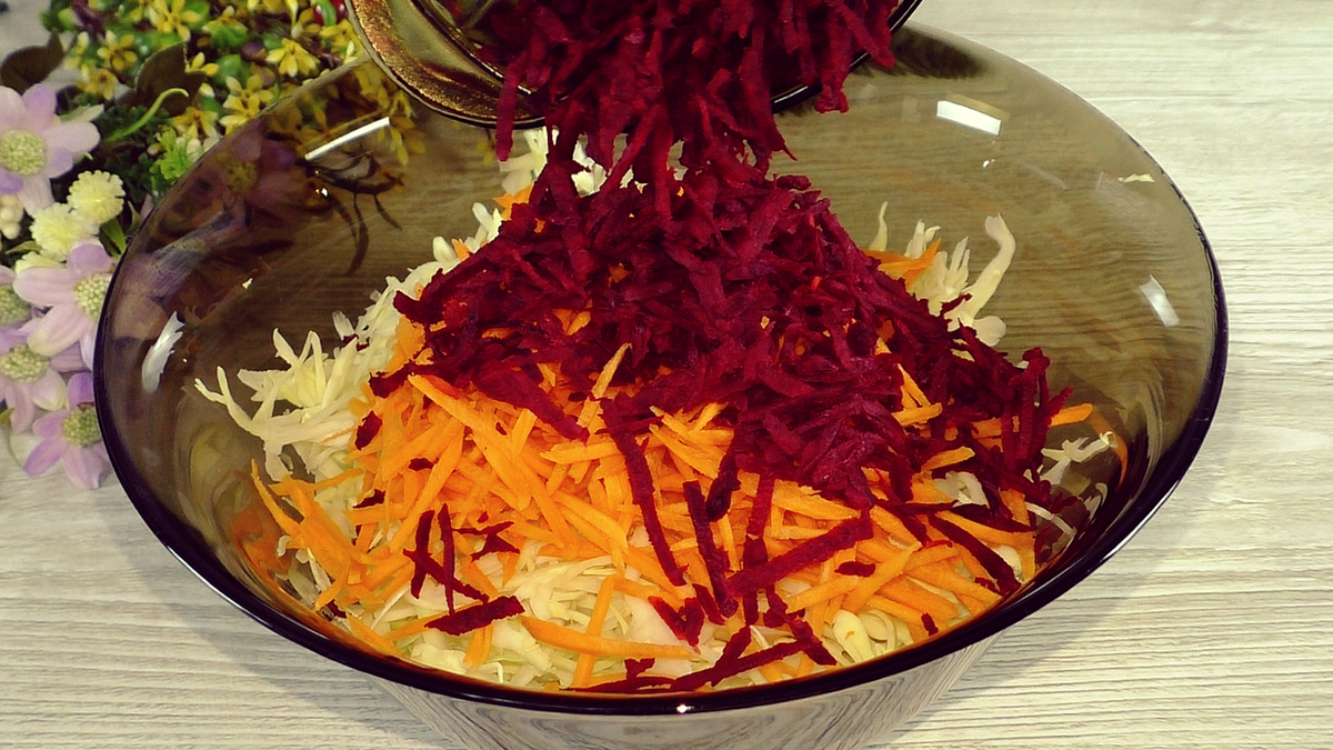 Салат из капусты со свеклой и морковью, пошаговый рецепт с фото на 193 ккал