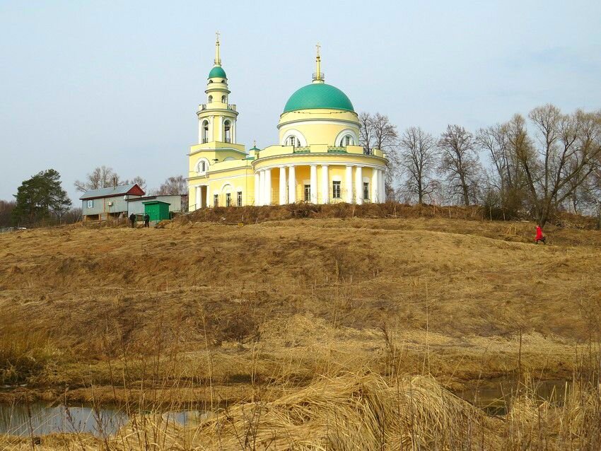 Село архангельское. Рузский район Архангельское Церковь Михаила Архангела. Церковь Архангела Михаила Рузский район. Храм в Архангельском Рузского района. Церковь Святого Михаила Архангела (село Архангельское).