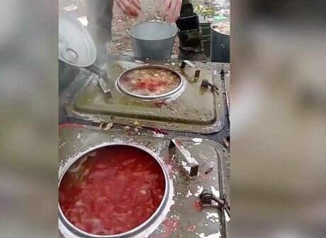     Власти Тюменской области проверили, как питаются мобилизованные тюменцы, прибывшие в подразделение «Ермак». Соответствующую проверку поручил организовать губернатор региона Александр Моор представителю Тюменской области.