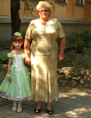 Христина с внучкой. Фото десятилетней давности.