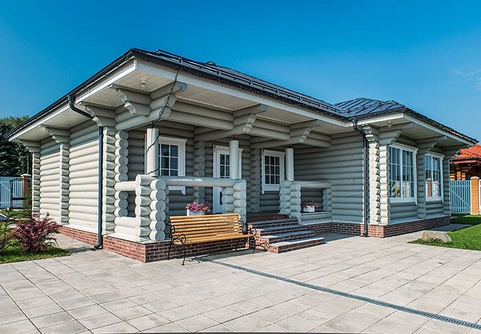 Пластиковые окна в срубе белого цвета