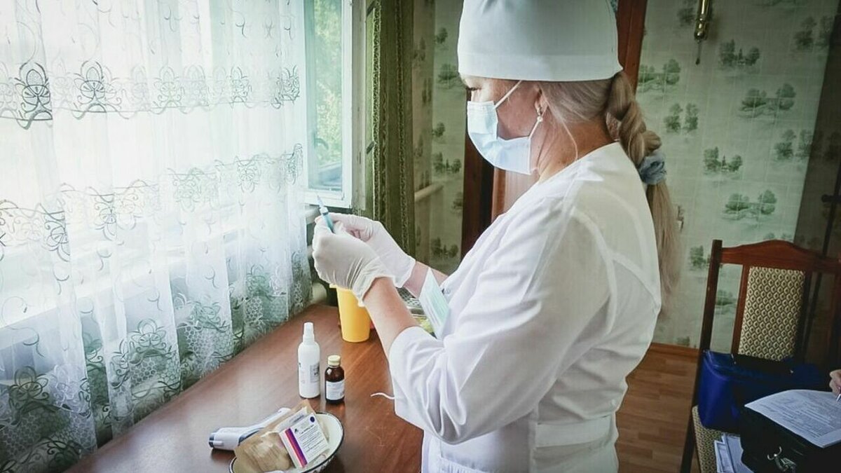     В соседнем регионе число заболевших корью составляет около 100 человек.